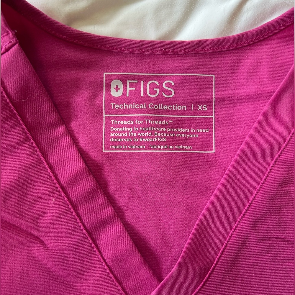 FIGS Women's V-Neck Top in Magenta